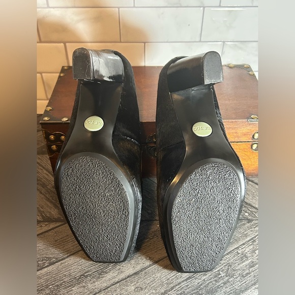 Black Me Too Faux Horse Hair Heels size 8.5 fits like an 8 - Picture 7 of 9